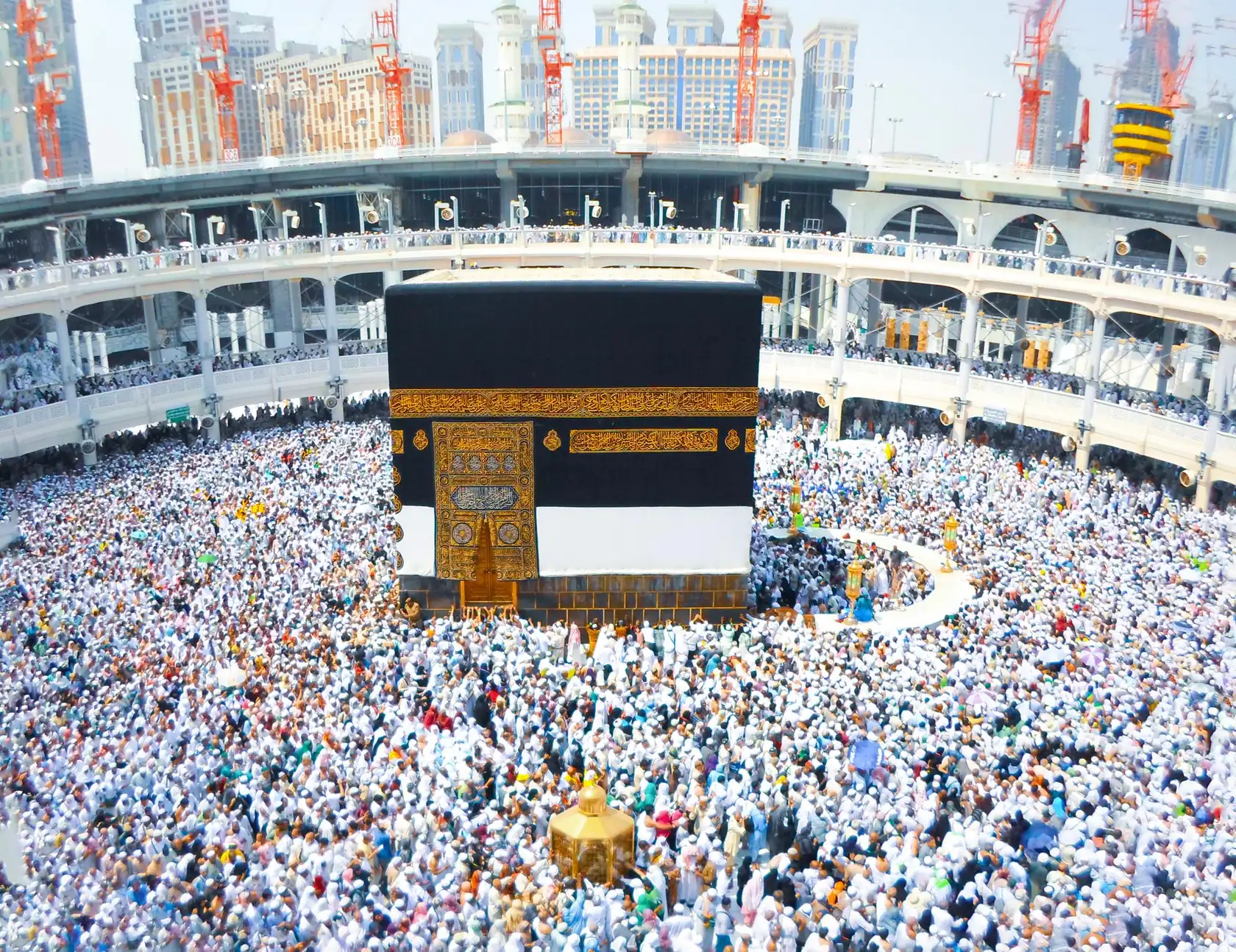 La Kaaba entourée des pèlerins à La Mecque